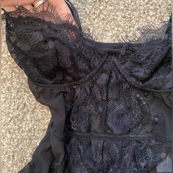 NWOT BLACK LACE BODYSUIT - Picture 3 of 7